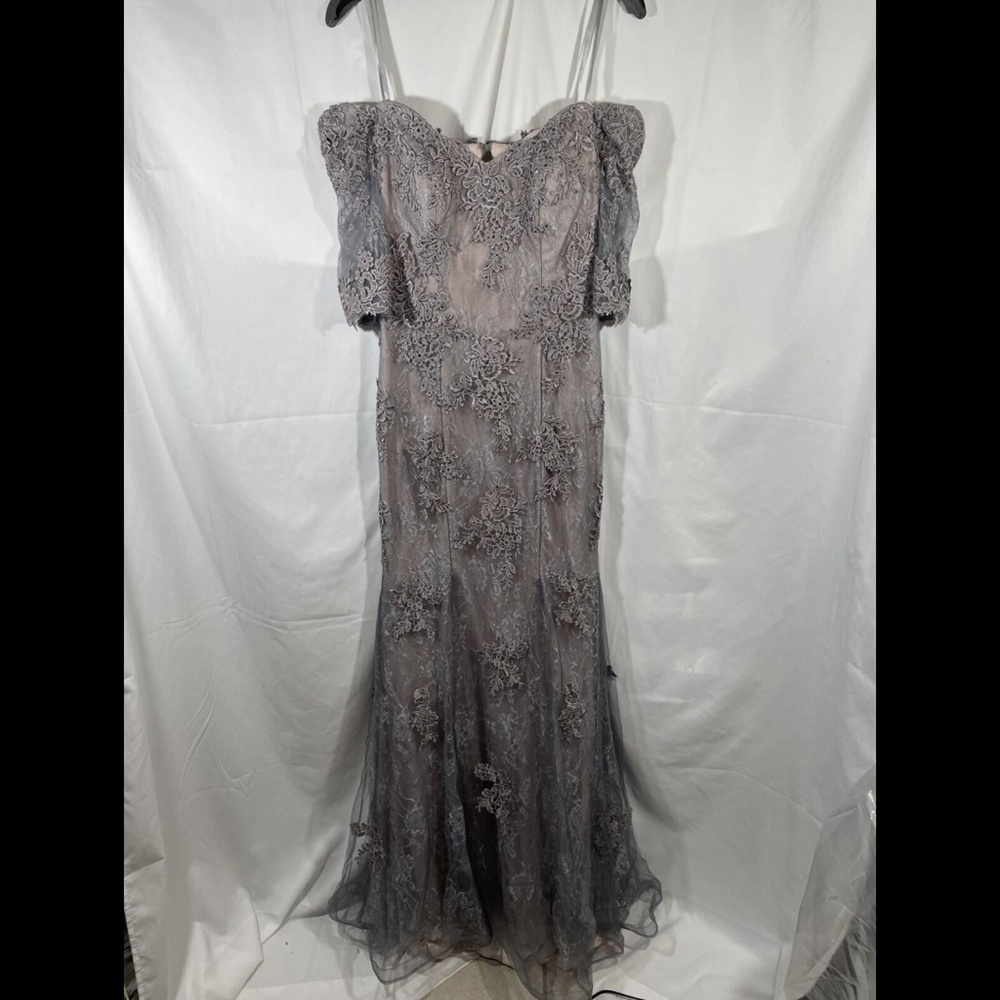 NEW $598 LA FEMME [‎ 4 ] Off the Shoulder Lace Mermaid Gown in Grey/Pink - Picture 7 of 12